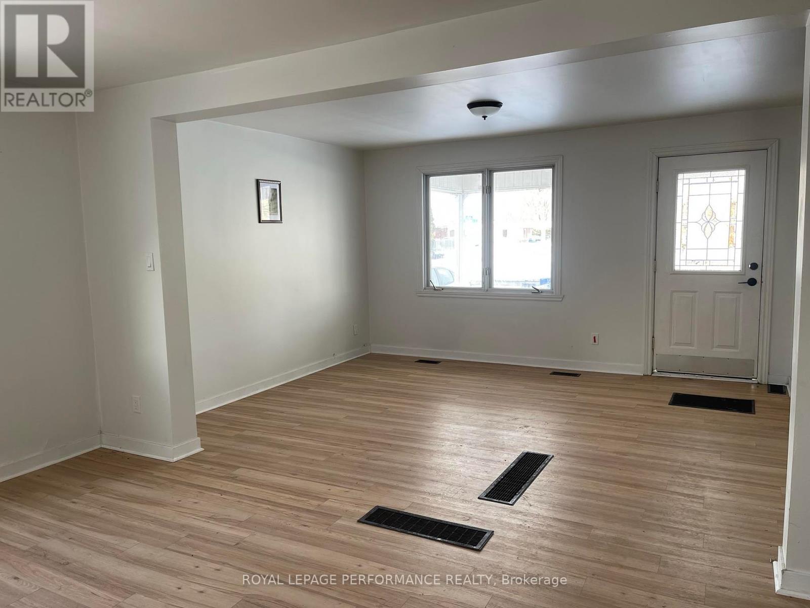Property at 110-110A ELEVENTH STREET E image 3