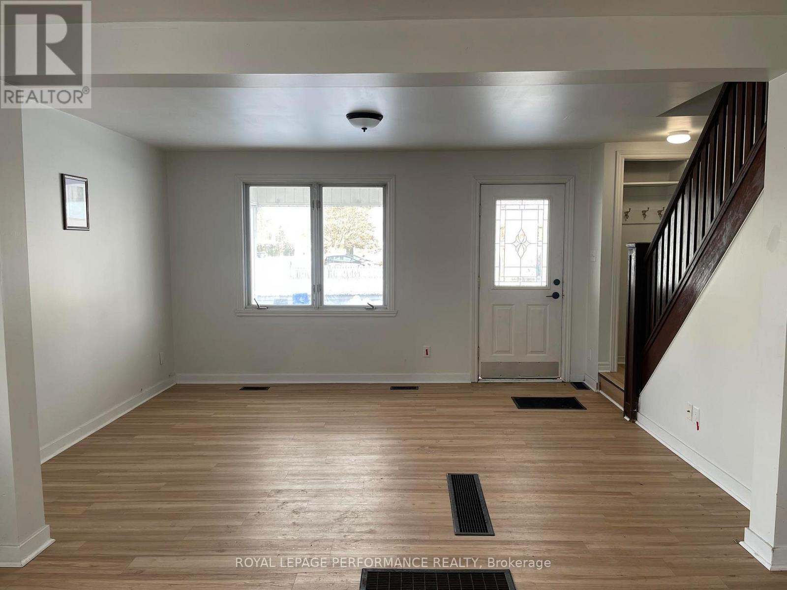 Property at 110-110A ELEVENTH STREET E image 4