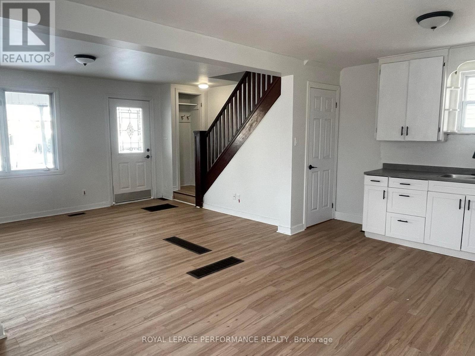 Property at 110-110A ELEVENTH STREET E image 5