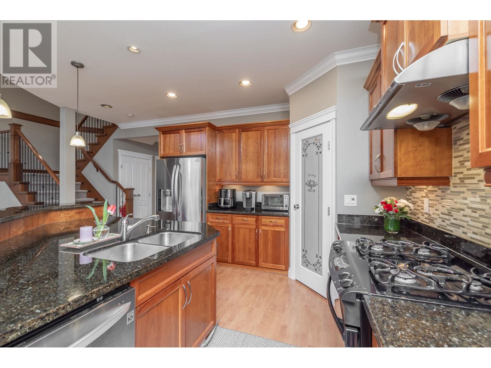 1021 Stewart Avenue, Coquitlam, British Columbia  V3K 2N7 - Photo 18 - R2988421