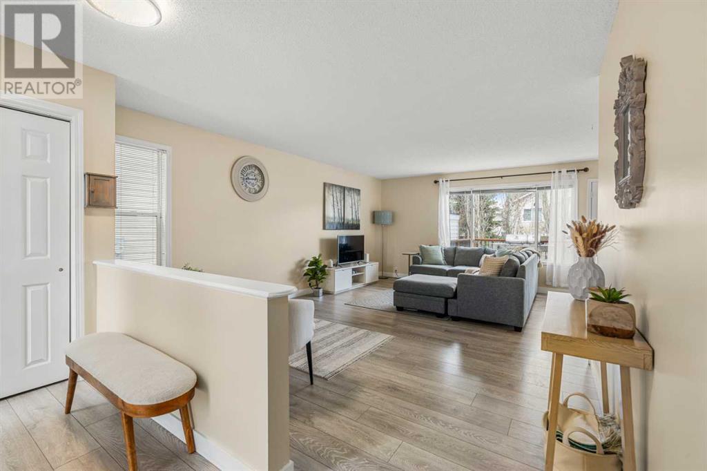 10468 Hidden Valley Drive Nw, Calgary, Alberta  T3A 5M2 - Photo 4 - A2224029