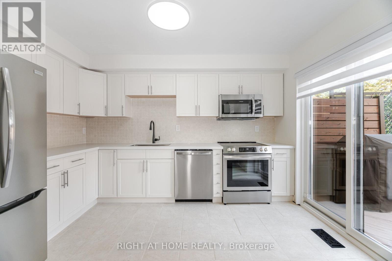 135 John West Way, Aurora, Ontario  L4G 7E3 - Photo 10 - N12156269