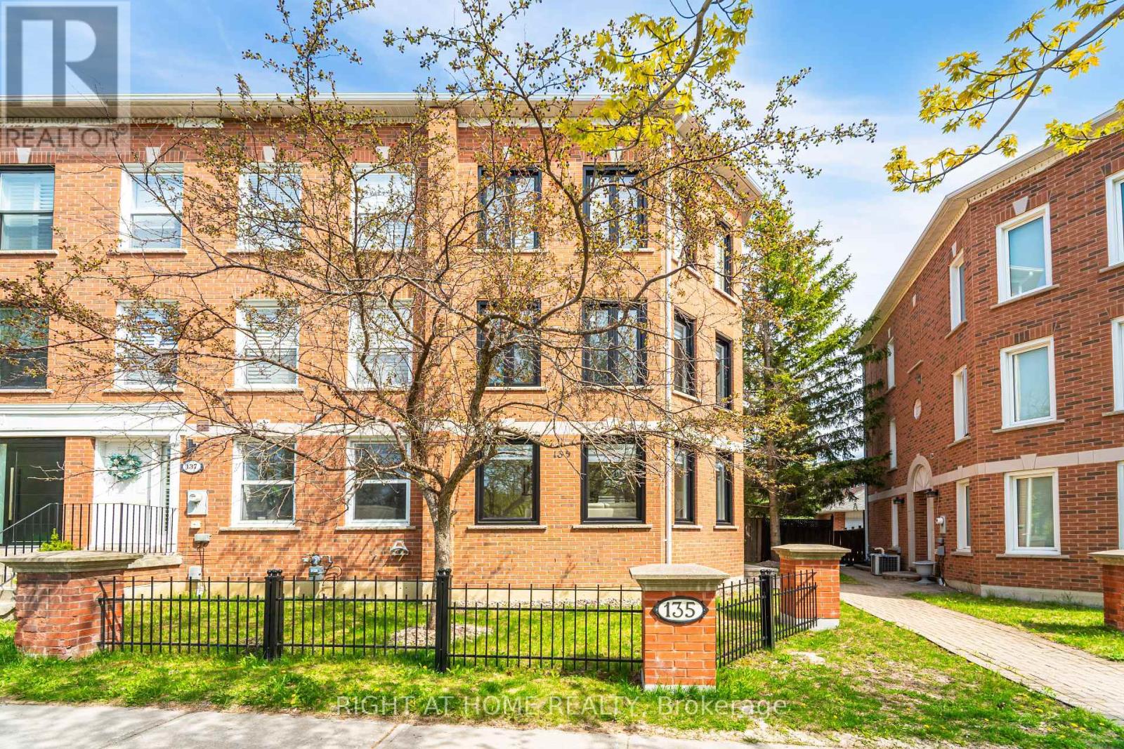 135 JOHN WEST WAY, Aurora, Ontario