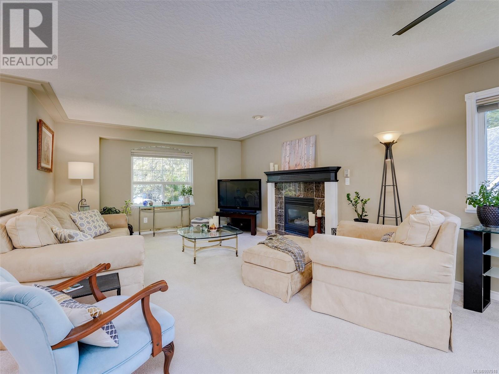 Property at 1935 Riverside Dr image 3