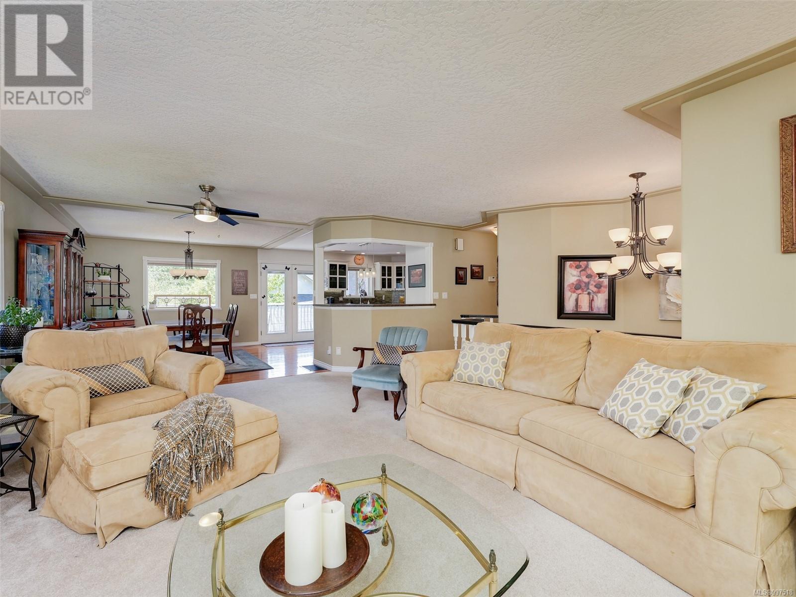 Property at 1935 Riverside Dr image 5