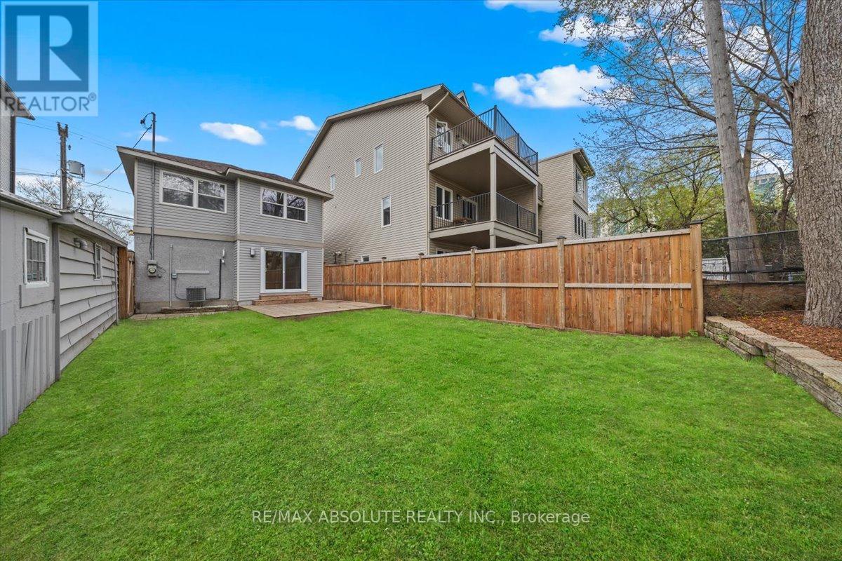 142 Lees Avenue, Ottawa, Ontario  K1S 0C3 - Photo 3 - X12132300