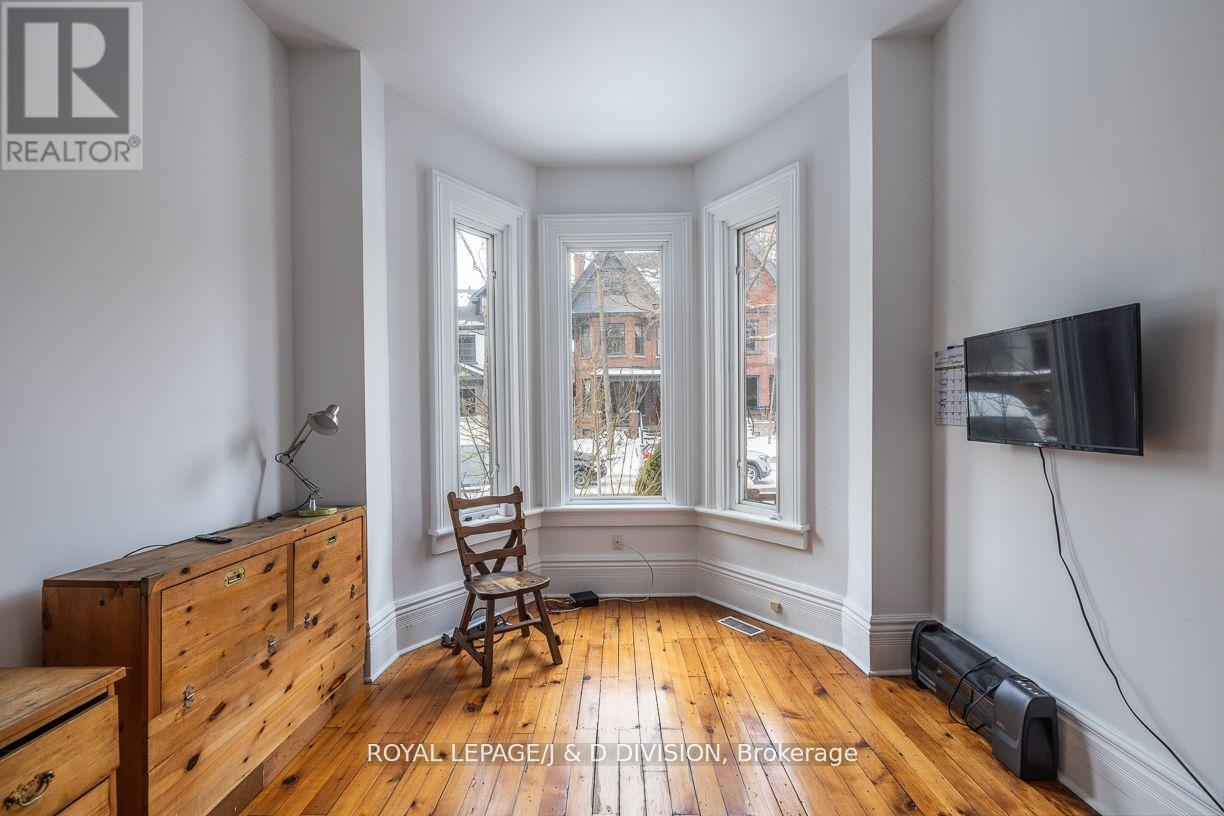 187 Crawford Street, Toronto (Trinity-Bellwoods), Ontario  M6J 2V5 - Photo 2 - C12182658