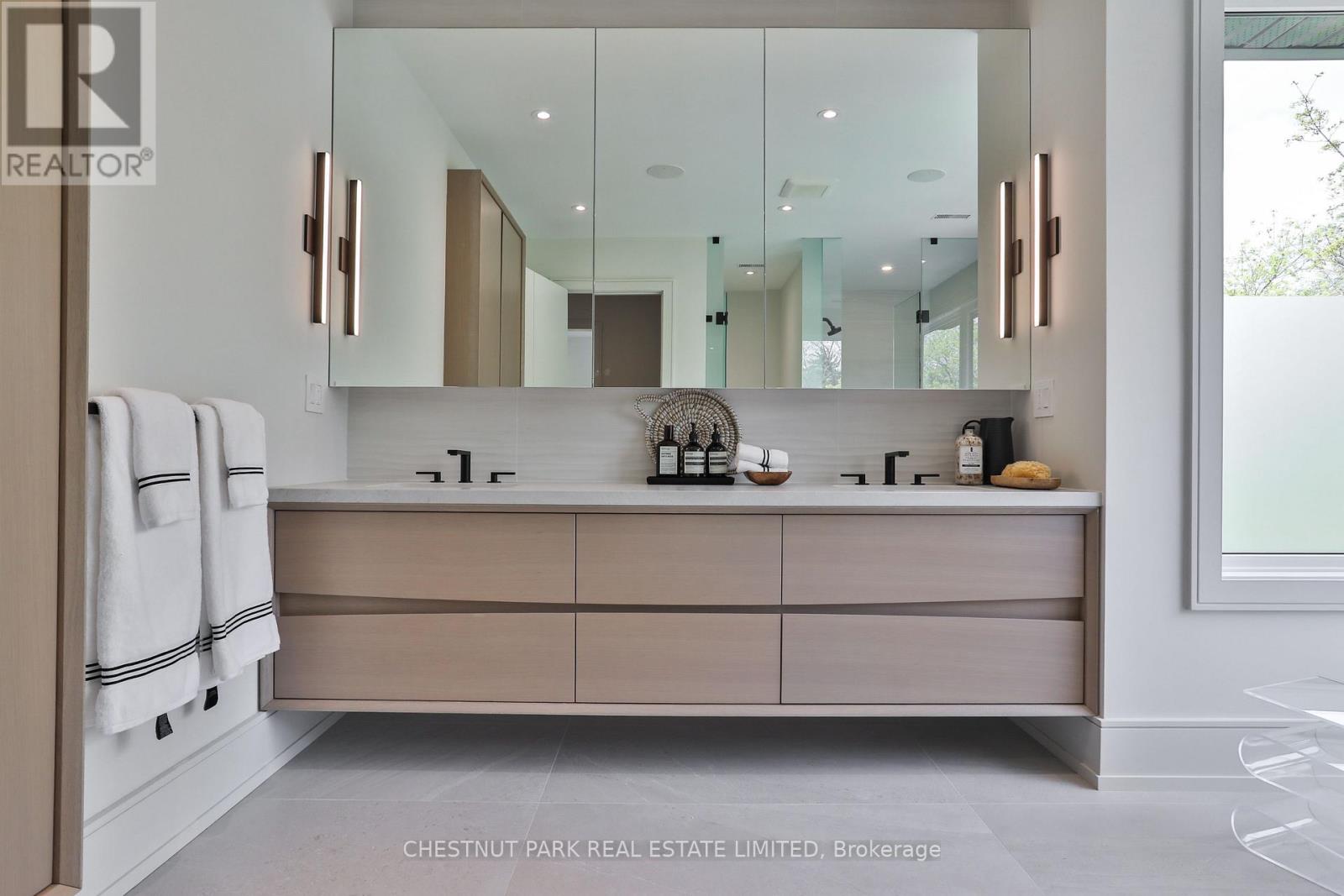 2 Marchwood Drive, Toronto, Ontario  M3H 1J8 - Photo 21 - C12182665