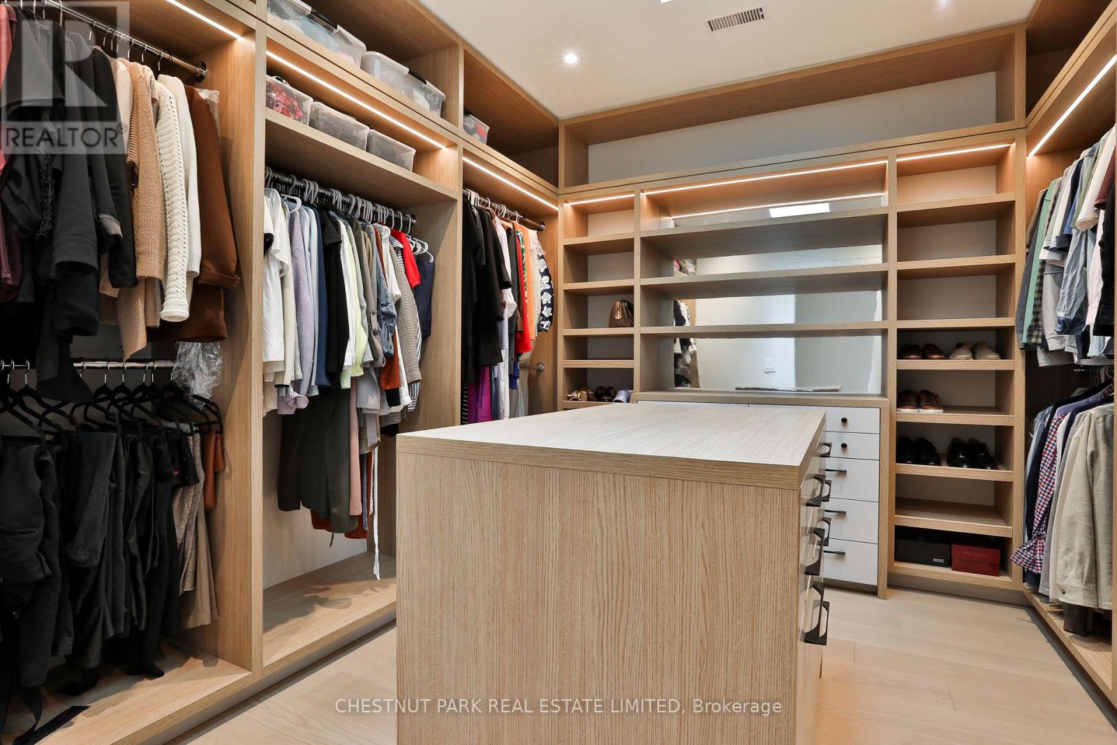 2 Marchwood Drive, Toronto, Ontario  M3H 1J8 - Photo 23 - C12182665