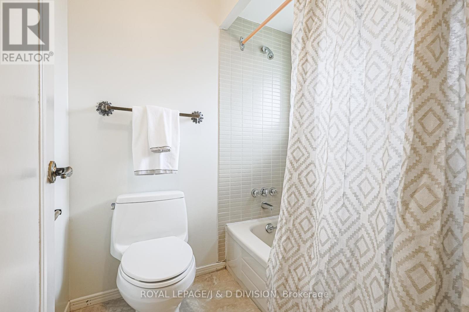 59 Mellowood Drive, Toronto, Ontario  M2L 2E4 - Photo 18 - C12182666
