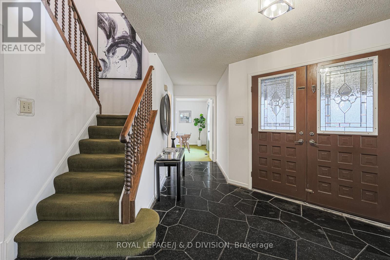 59 Mellowood Drive, Toronto, Ontario  M2L 2E4 - Photo 7 - C12182666