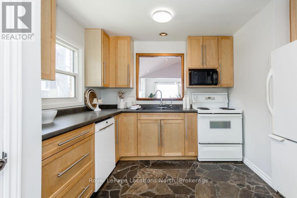 1946 Shore Lane, Wasaga Beach, Ontario  L9Z 1T7 - Photo 18 - S12182703