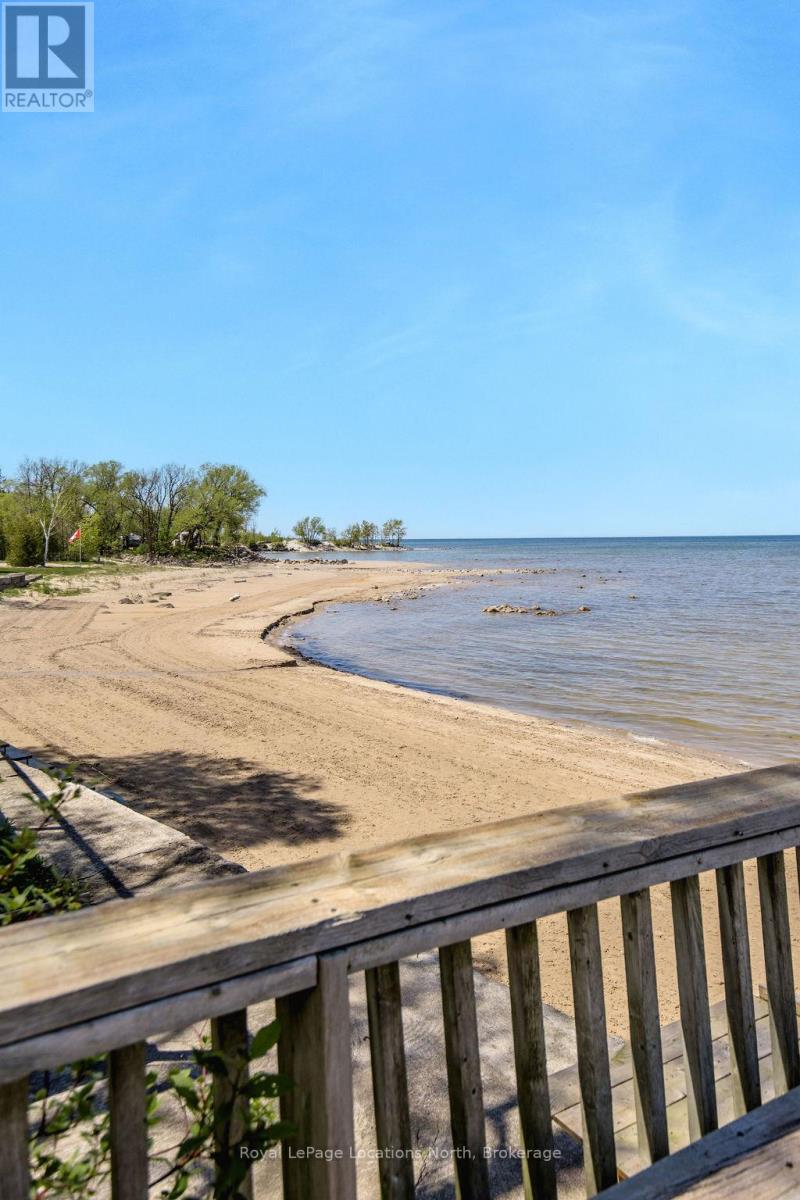 1946 Shore Lane, Wasaga Beach, Ontario  L9Z 1T7 - Photo 35 - S12182703