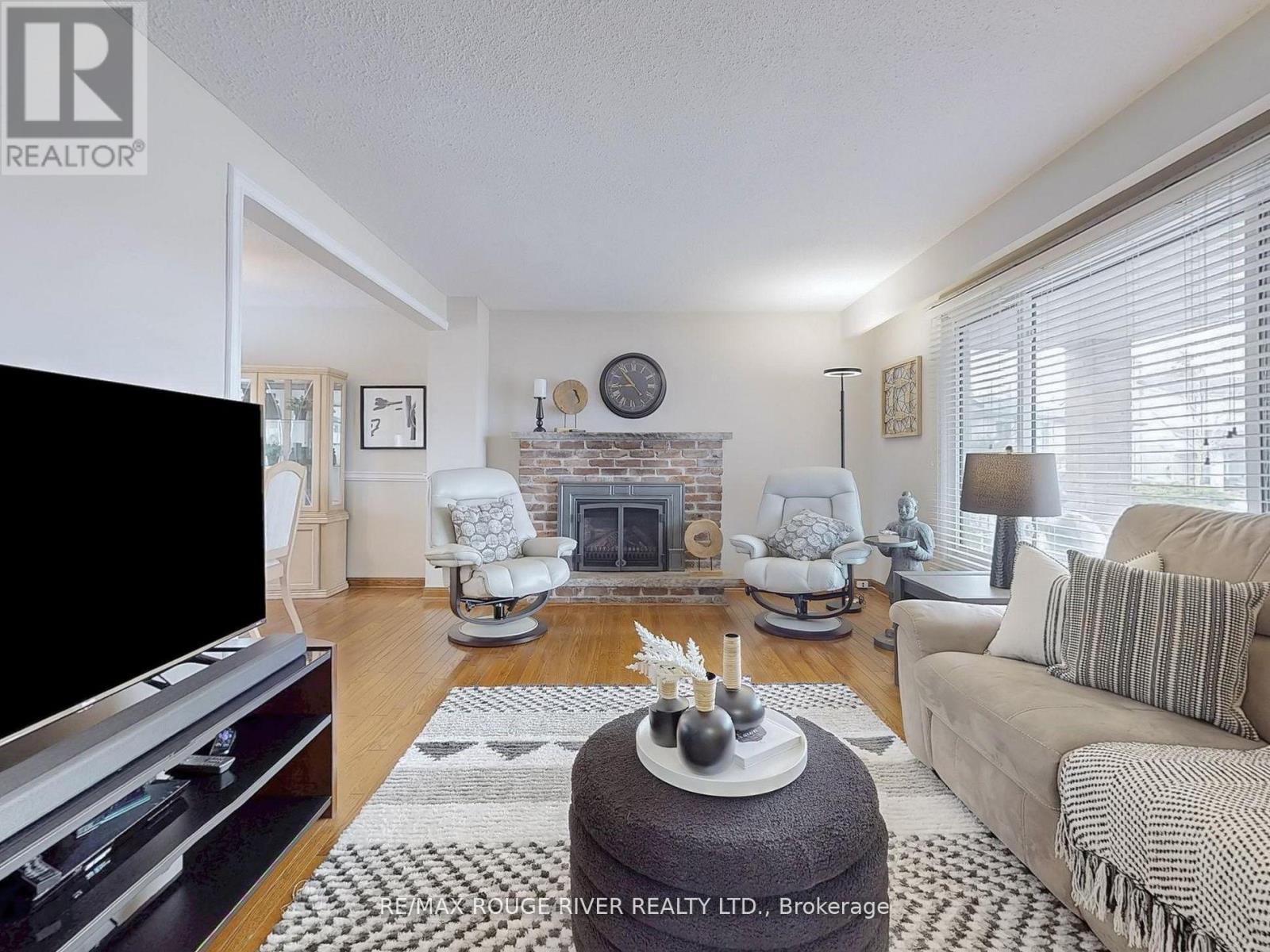 936 Cecylia Court, Pickering, Ontario  L1W 2Y1 - Photo 5 - E12182564