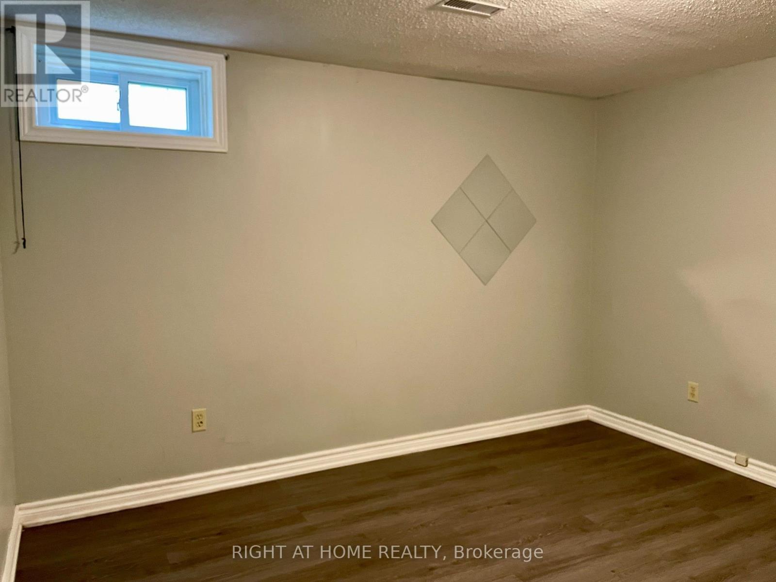 1694 Major Oaks Road, Pickering, Ontario  L1X 1X1 - Photo 5 - E12182588