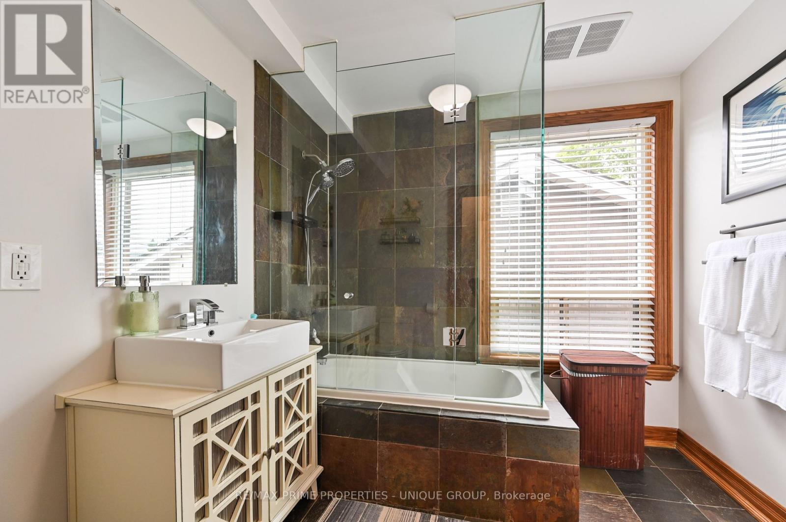 16 Eastwood Avenue, Toronto, Ontario  M1N 3G9 - Photo 28 - E12182731