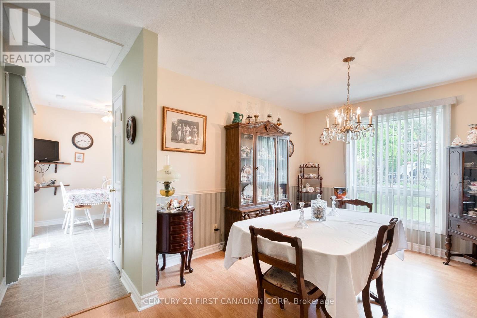 992 Farnham Road, London South, Ontario  N6K 1S1 - Photo 12 - X12182738