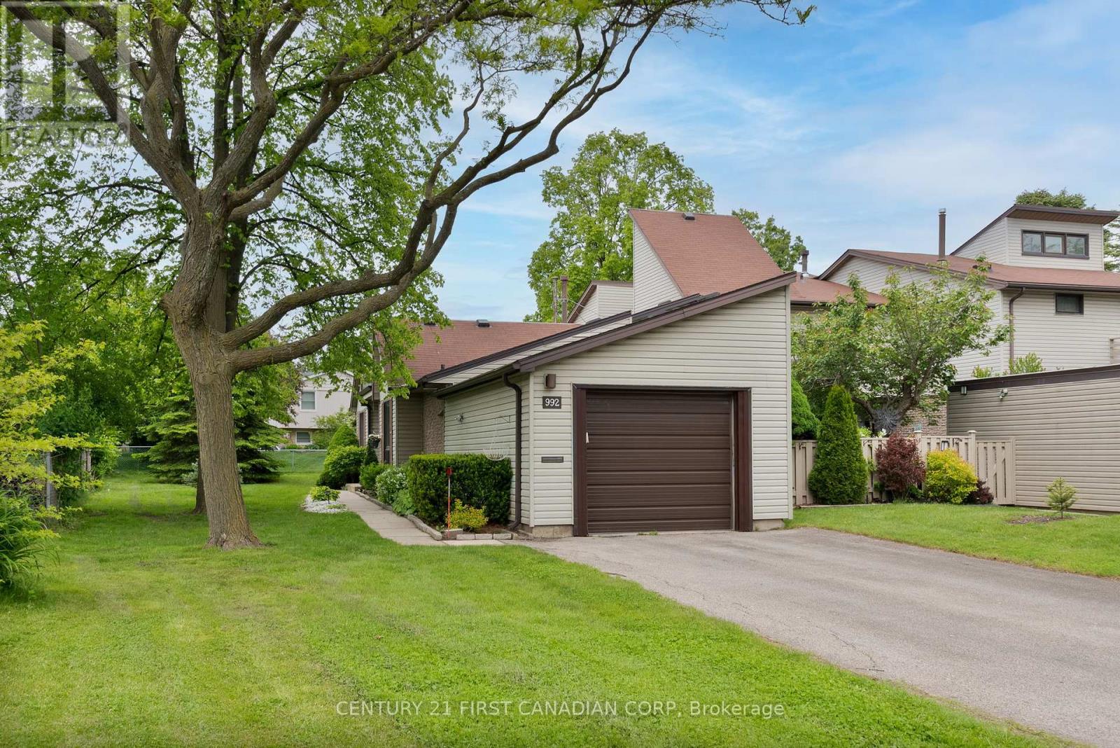 992 Farnham Road, London South, Ontario  N6K 1S1 - Photo 2 - X12182738