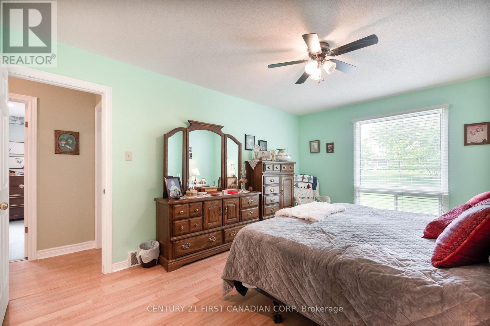 992 Farnham Road, London South, Ontario  N6K 1S1 - Photo 20 - X12182738