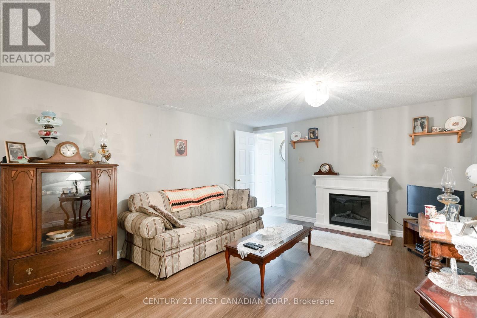 992 Farnham Road, London South, Ontario  N6K 1S1 - Photo 28 - X12182738