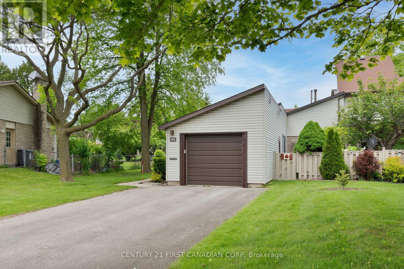 992 Farnham Road, London South, Ontario  N6K 1S1 - Photo 3 - X12182738