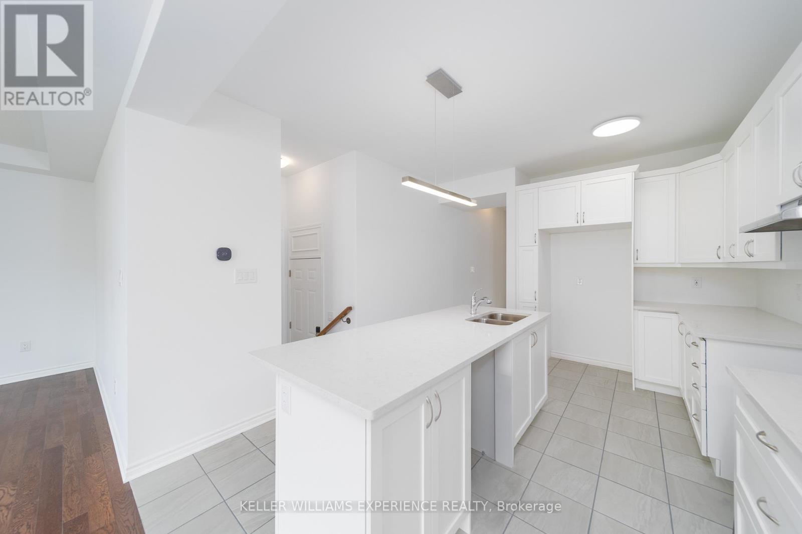 700 Mika Street, Innisfil, Ontario  L9S 0R7 - Photo 8 - N12182639