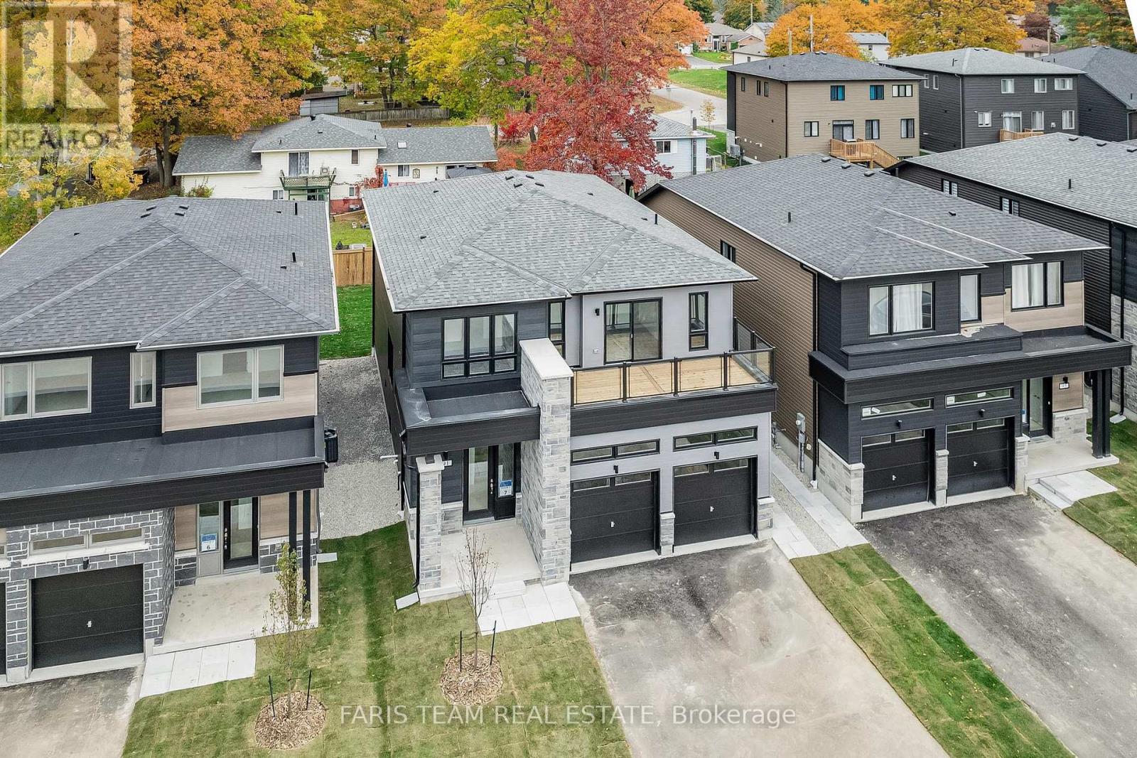 91 Berkely Street, Wasaga Beach, Ontario  L9Z 0K6 - Photo 2 - S12182594
