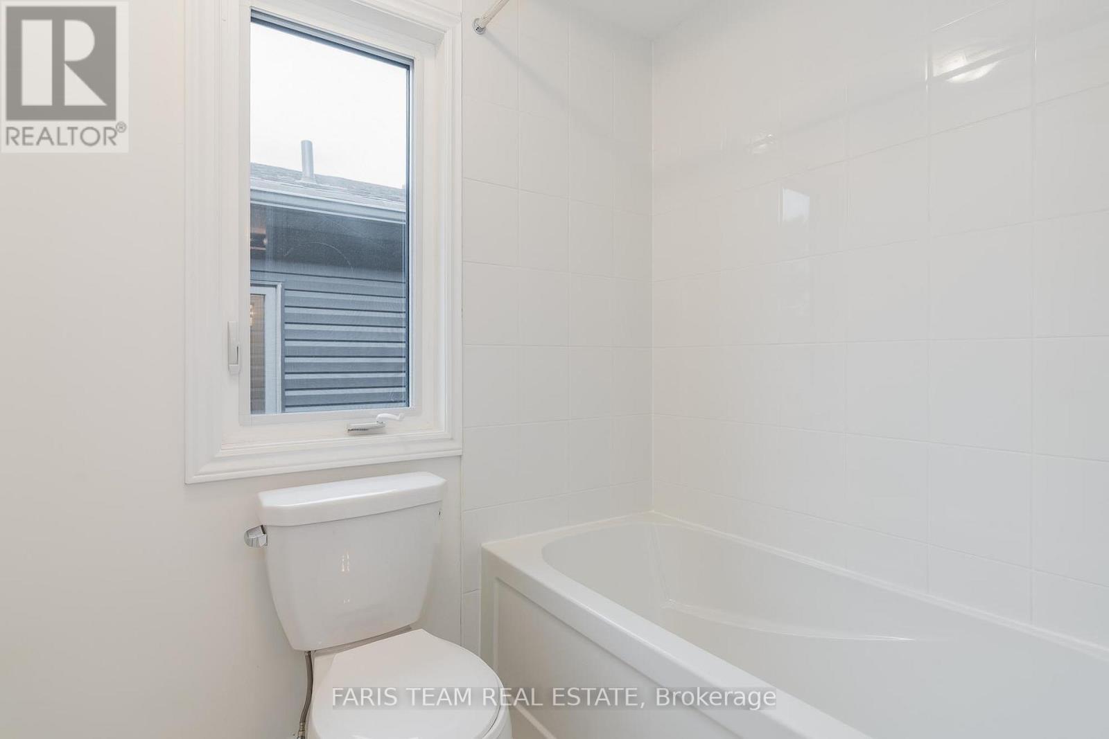 91 Berkely Street, Wasaga Beach, Ontario  L9Z 0K6 - Photo 21 - S12182594