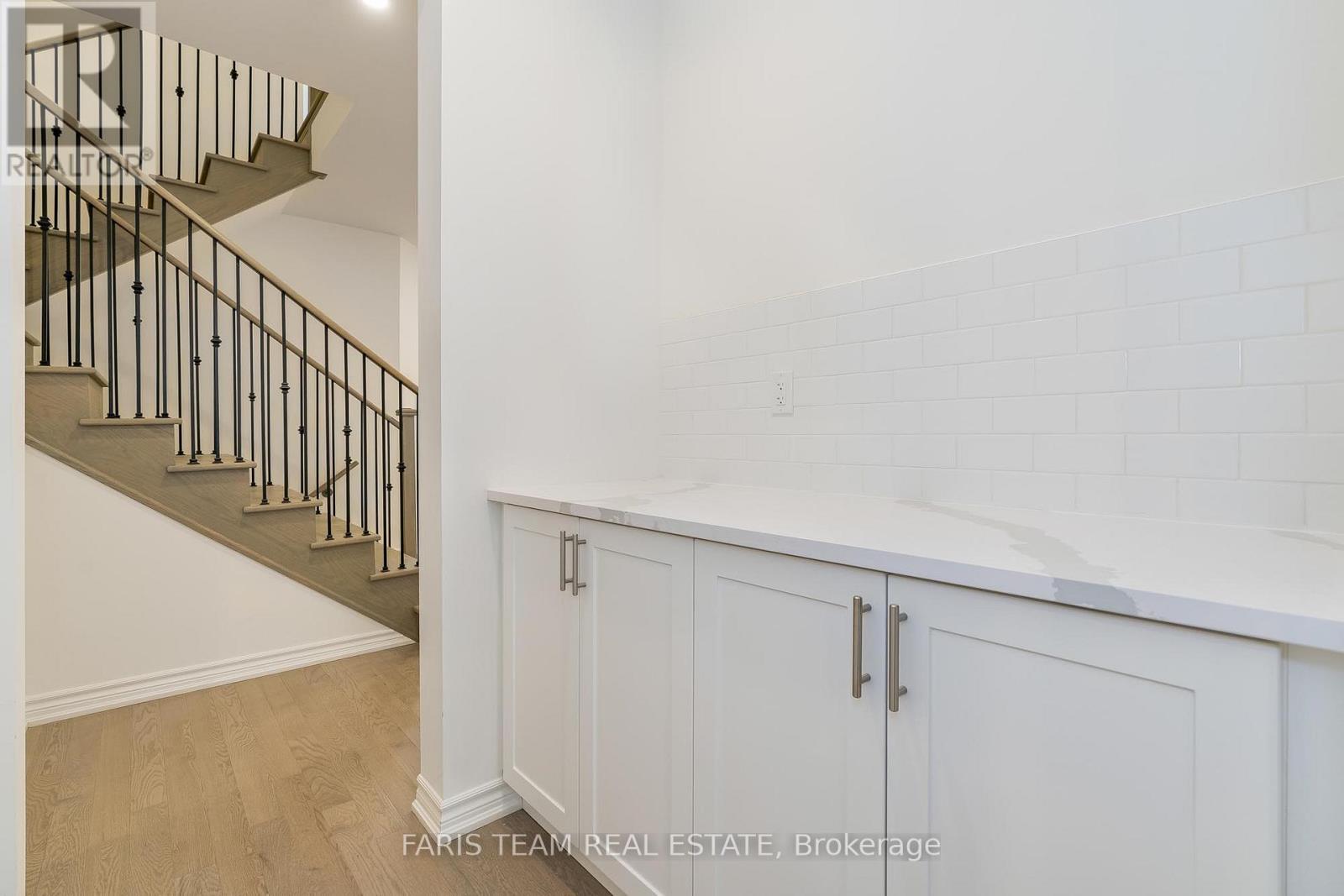 91 Berkely Street, Wasaga Beach, Ontario  L9Z 0K6 - Photo 6 - S12182594