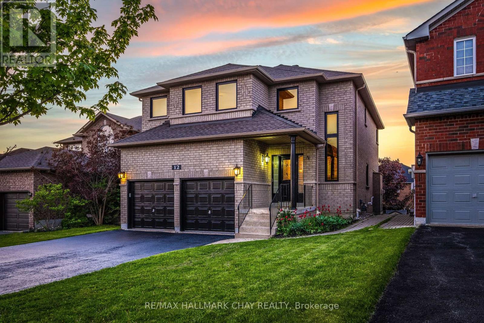 12 PRINCE OF WALES DRIVE, Barrie, Ontario