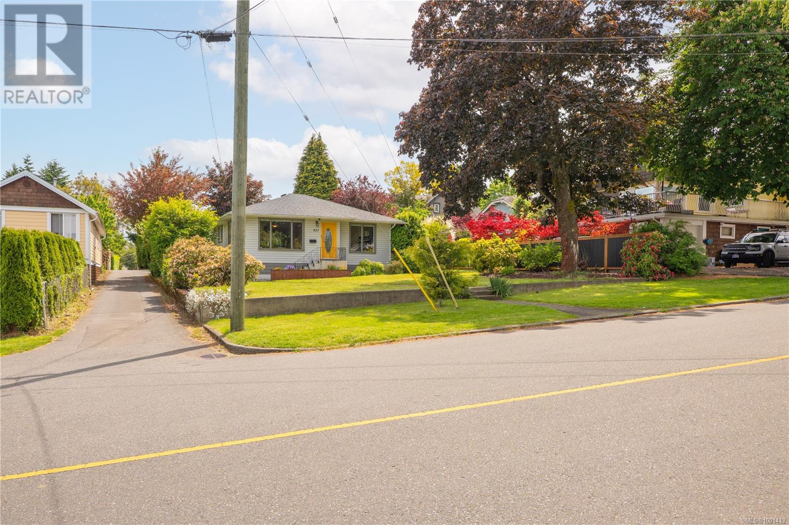 Property at 927 Campbell St image 3