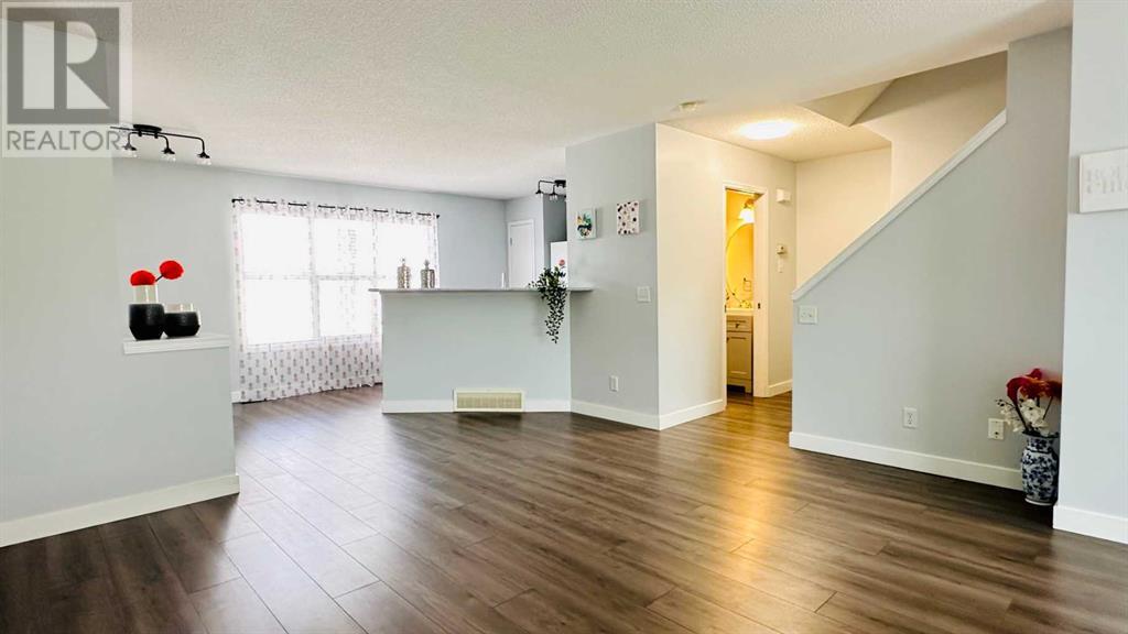 208 Mckenzie Towne Link Se, Calgary, Alberta  T2Z 4G3 - Photo 4 - A2224890