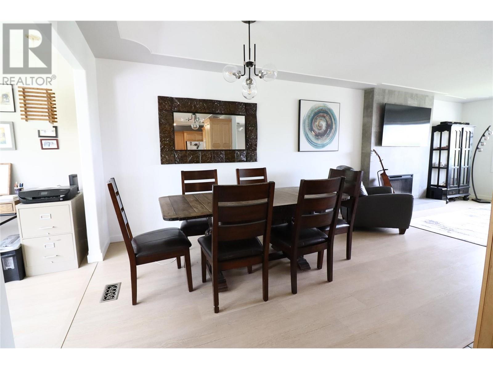 Property at 425 PEMBERTON Terrace image 4