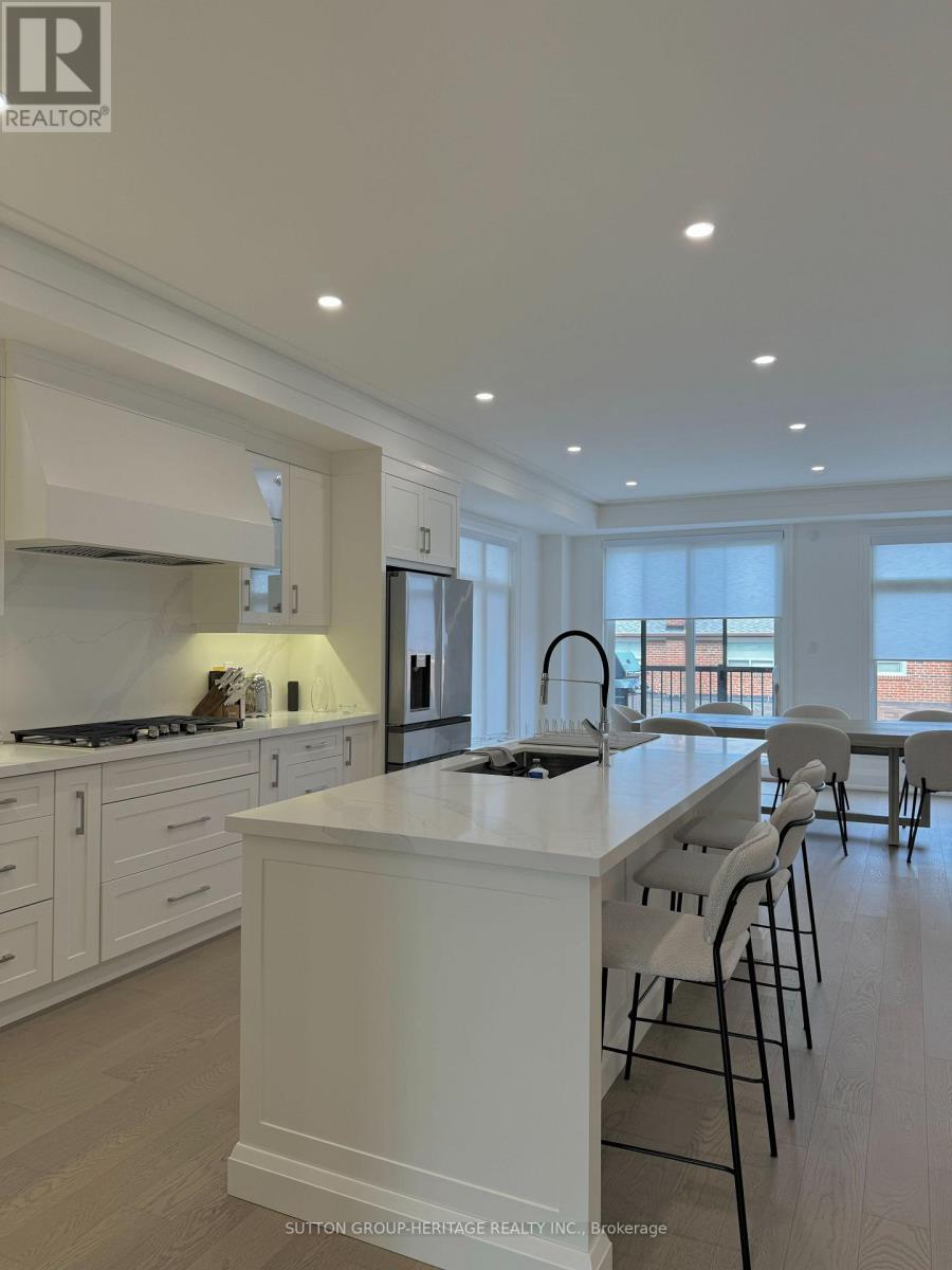 25 St Gaspar Court, Toronto, Ontario  M9L 1K9 - Photo 4 - W12182566