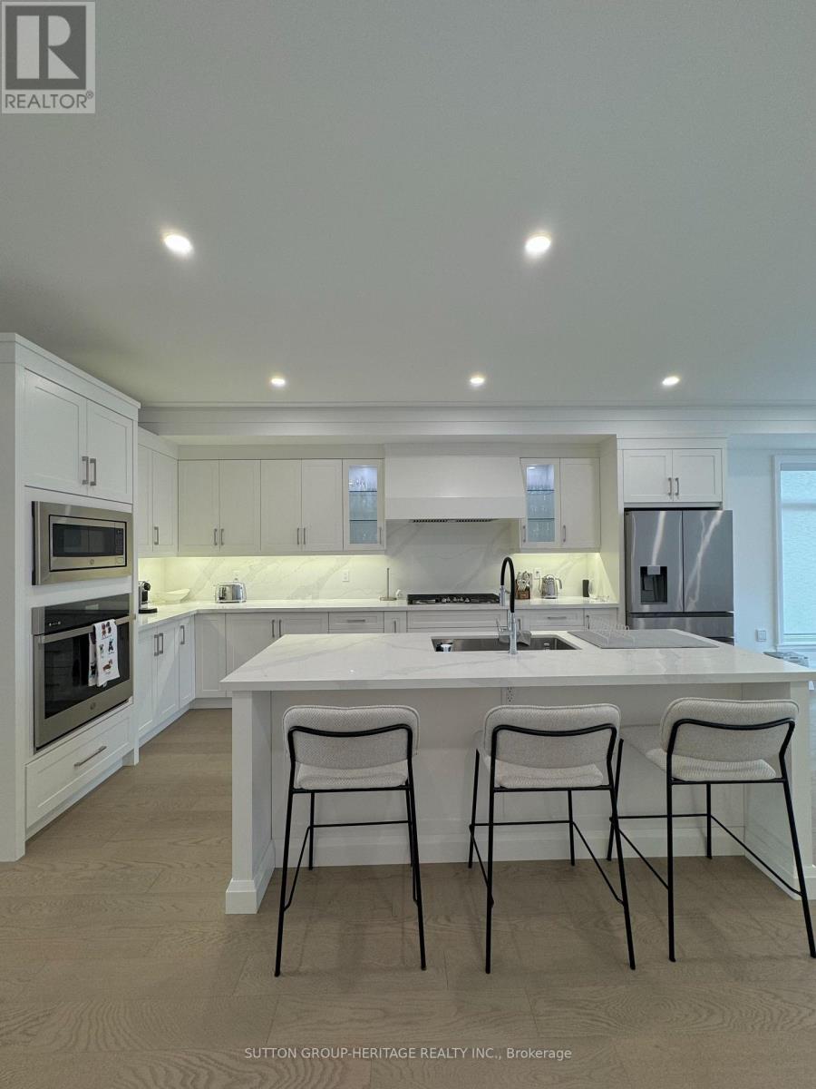 25 St Gaspar Court, Toronto, Ontario  M9L 1K9 - Photo 5 - W12182566