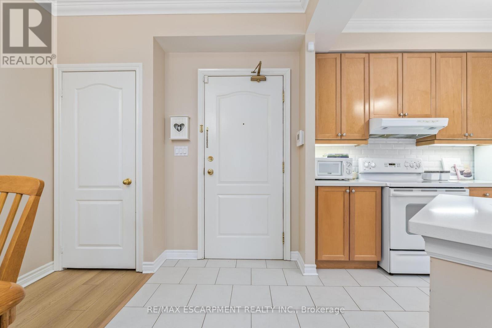 116 - 3351 Cawthra Road, Mississauga, Ontario  L5A 4N5 - Photo 4 - W12182597