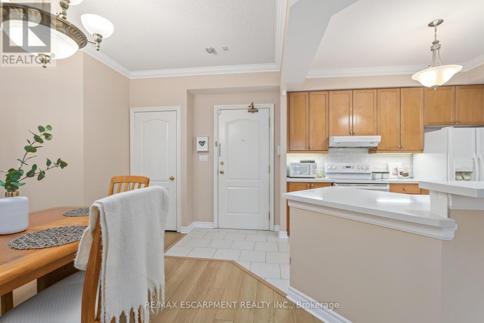 116 - 3351 Cawthra Road, Mississauga, Ontario  L5A 4N5 - Photo 5 - W12182597