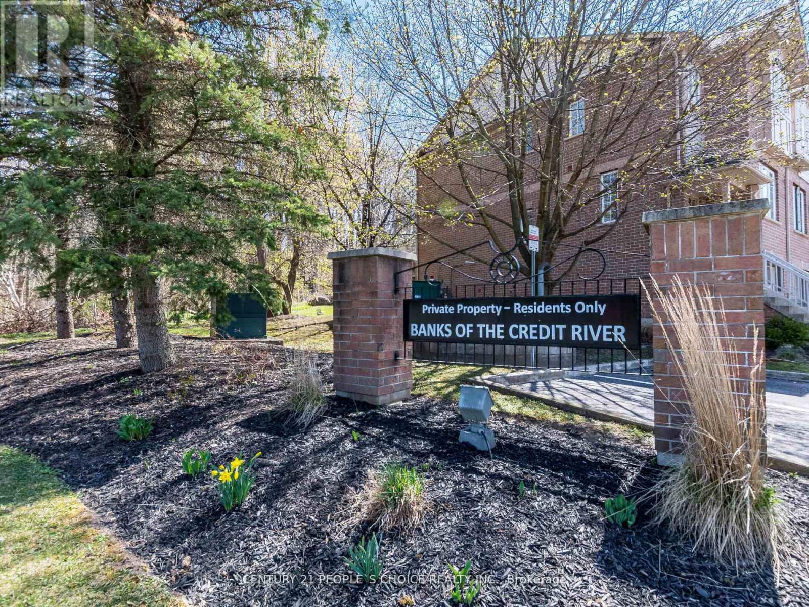 18 Palomino Trail, Halton Hills, Ontario  L7G 6E9 - Photo 2 - W12182598