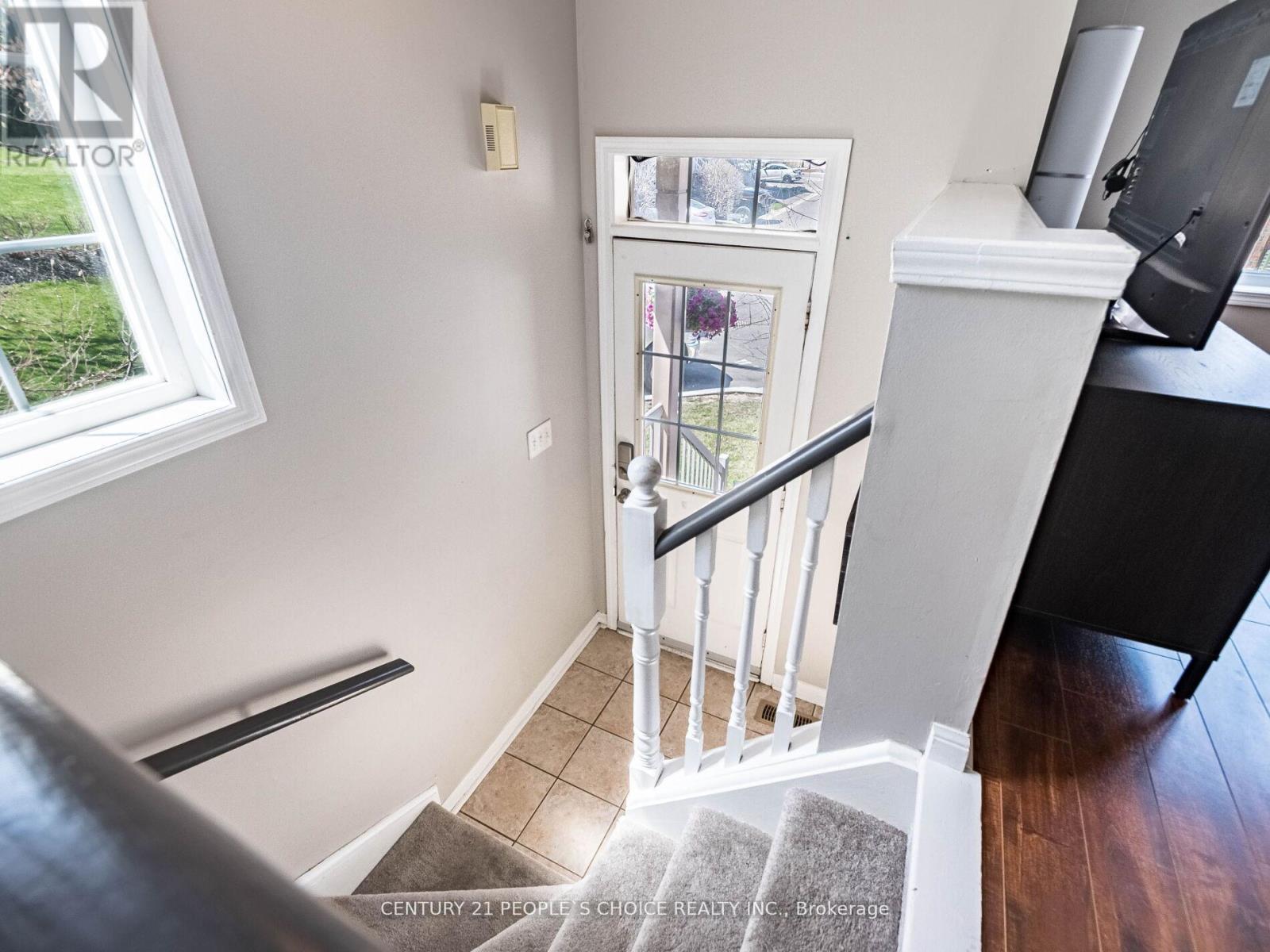18 Palomino Trail, Halton Hills, Ontario  L7G 6E9 - Photo 8 - W12182598