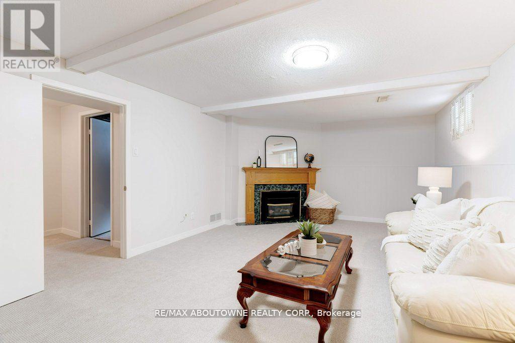 2334 Wyandotte Drive, Oakville, Ontario  L6L 2T6 - Photo 21 - W12182606