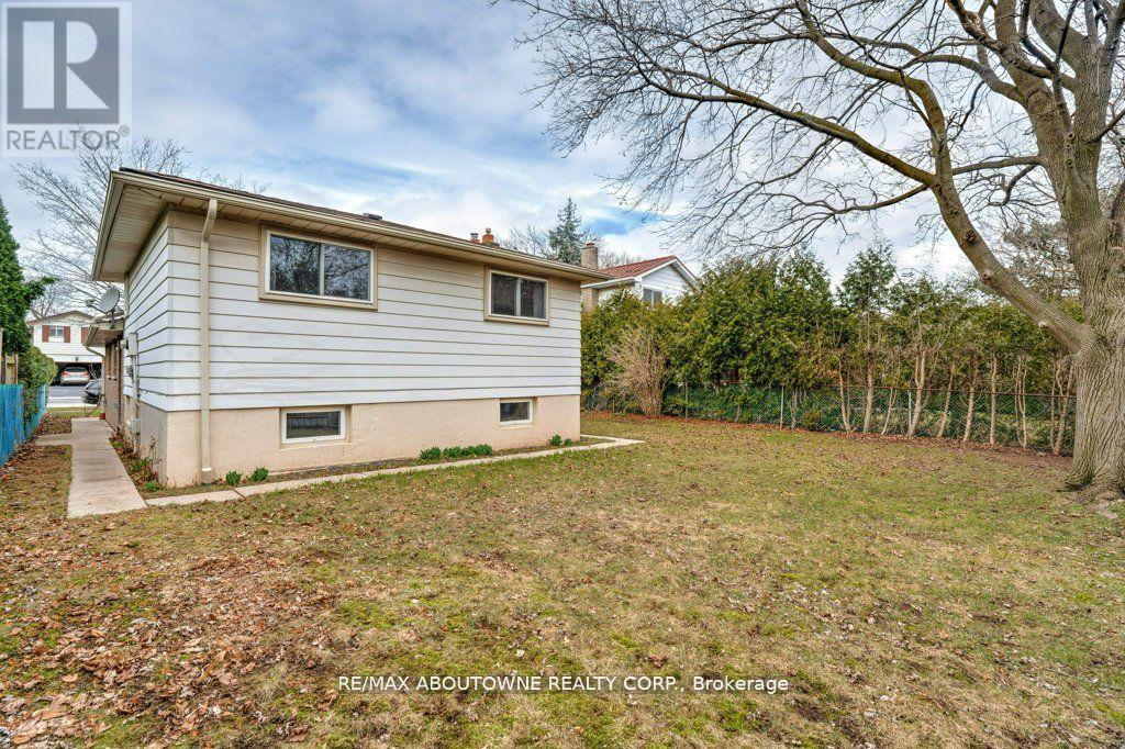2334 Wyandotte Drive, Oakville, Ontario  L6L 2T6 - Photo 26 - W12182606