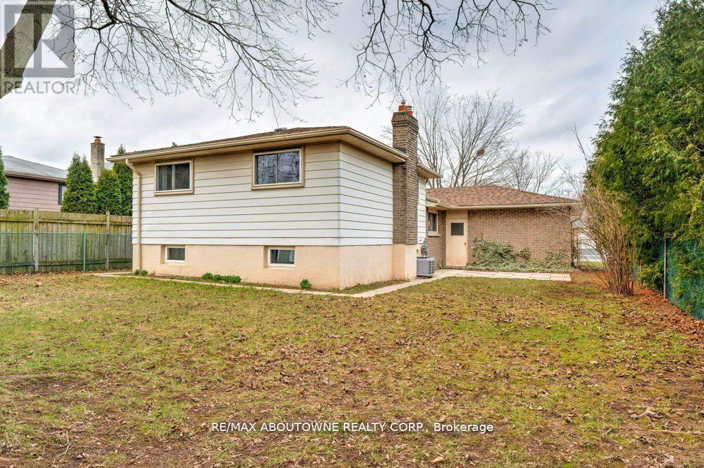 2334 Wyandotte Drive, Oakville, Ontario  L6L 2T6 - Photo 27 - W12182606