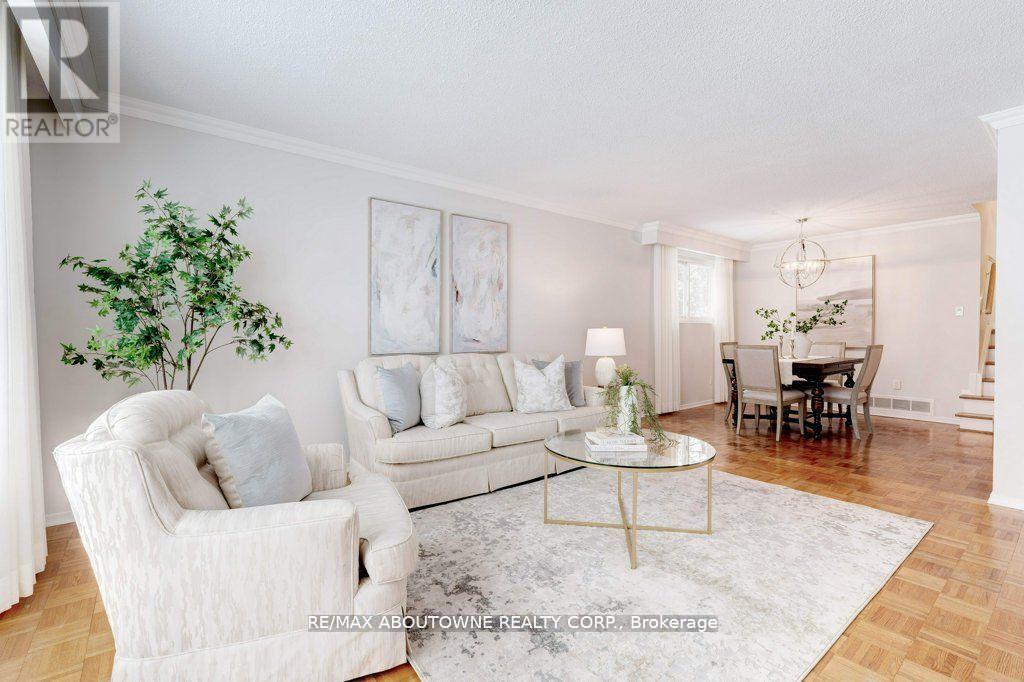 2334 Wyandotte Drive, Oakville, Ontario  L6L 2T6 - Photo 4 - W12182606