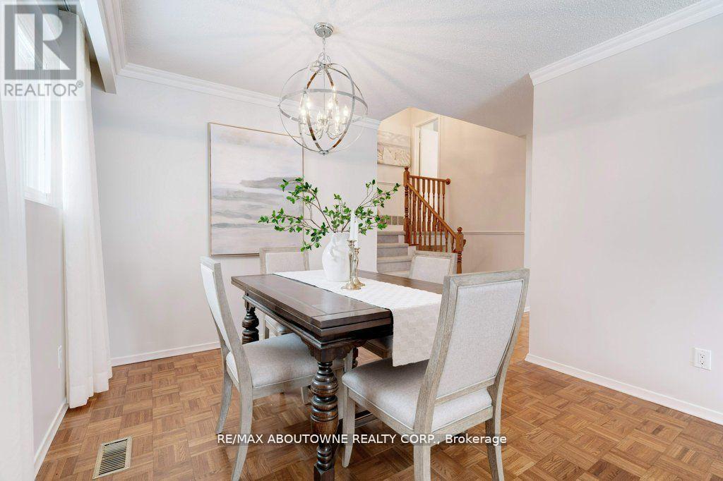 2334 Wyandotte Drive, Oakville, Ontario  L6L 2T6 - Photo 7 - W12182606