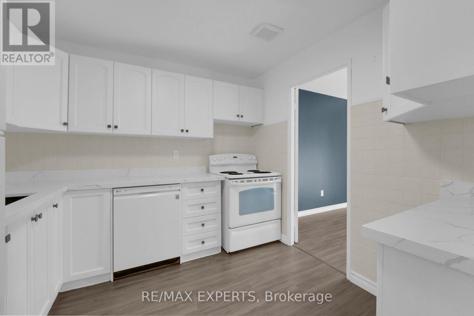 14 - 7 Four Winds Drive, Toronto, Ontario  M3J 1K7 - Photo 17 - W12182619