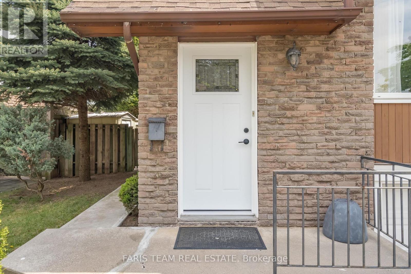 7124 Cadiz Crescent, Mississauga (Meadowvale), Ontario  L5N 1Y4 - Photo 3 - W12182626
