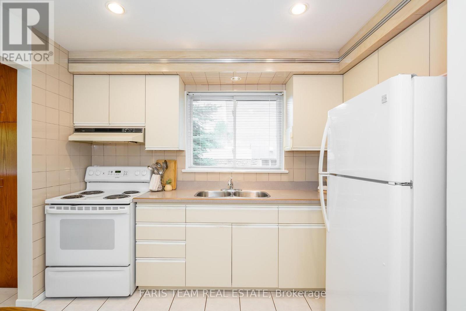 7124 Cadiz Crescent, Mississauga, Ontario  L5N 1Y4 - Photo 5 - W12182626