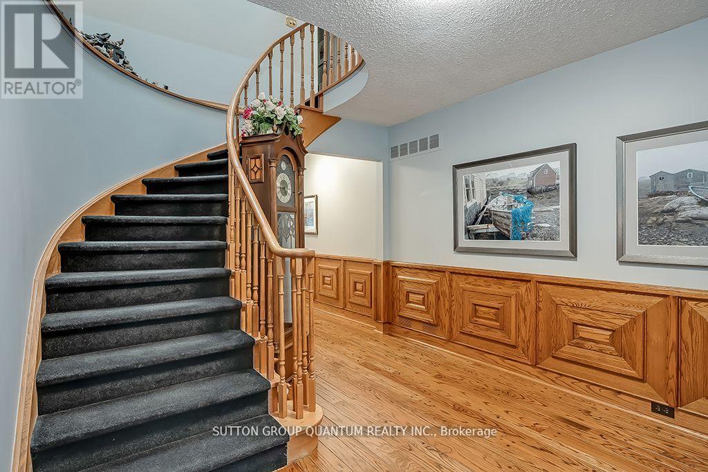 3657 Greenbower Court, Mississauga, Ontario  L5L 1P3 - Photo 6 - W12182628