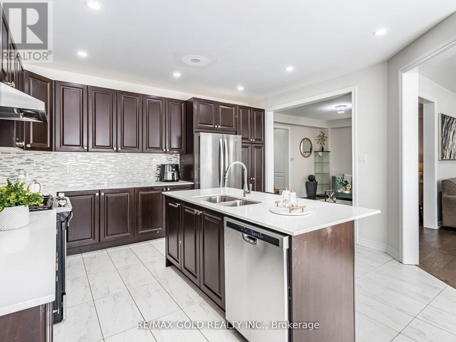 78 Roulette Crescent, Brampton, Ontario  L7A 4R6 - Photo 13 - W12182640