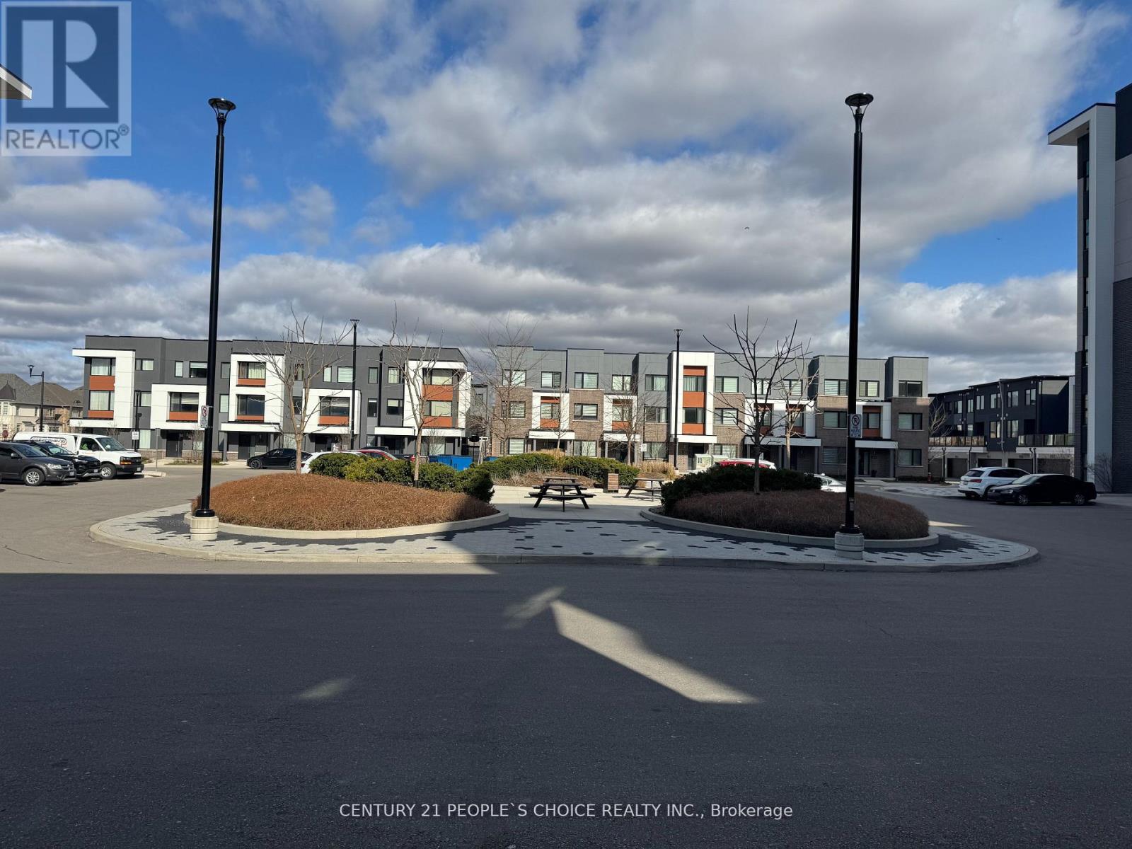 337 - 102 Grovewood Common, Oakville, Ontario  L6H 0X2 - Photo 3 - W12182646